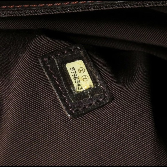 CHANEL 💯% authentic brown leather travel bag HUGE - Picture 3 of 8